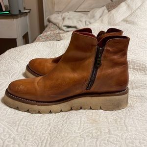 Gently used bedstu booties